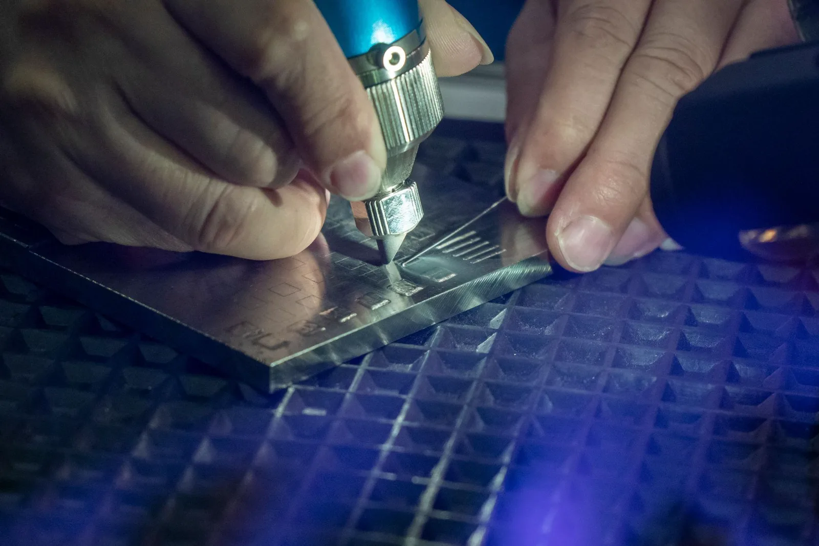 vì sao nên sử dụng máy hàn laser